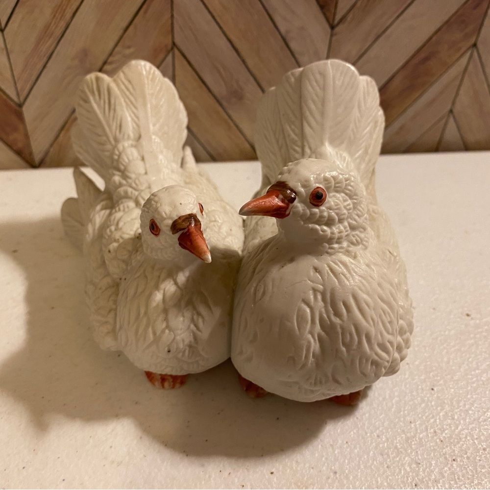 Vintage Royal Crown Love Ceramic Doves [Item 667]